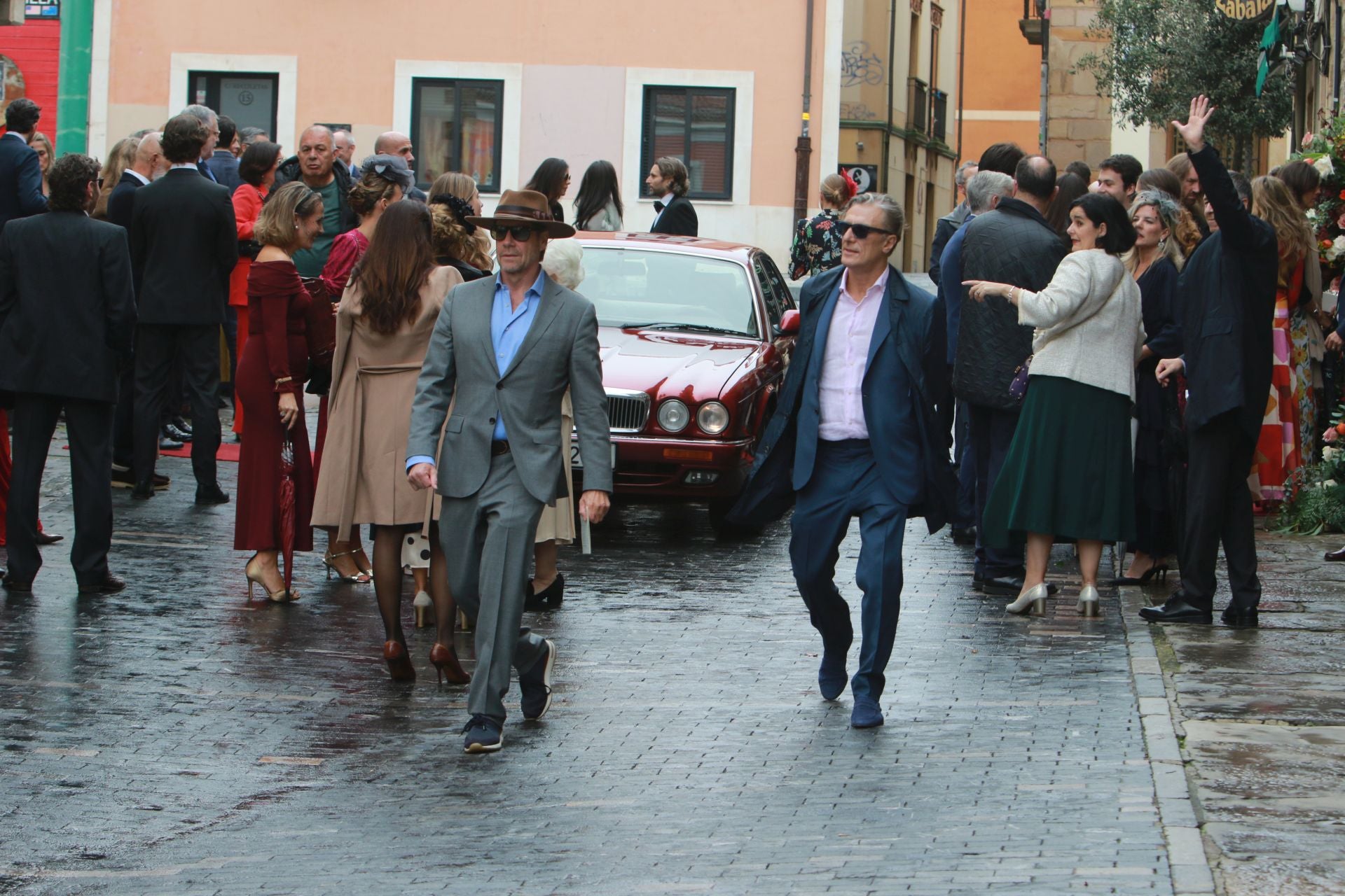 Derroche de estilo y elegancia en una boda con arraigo en Gijón