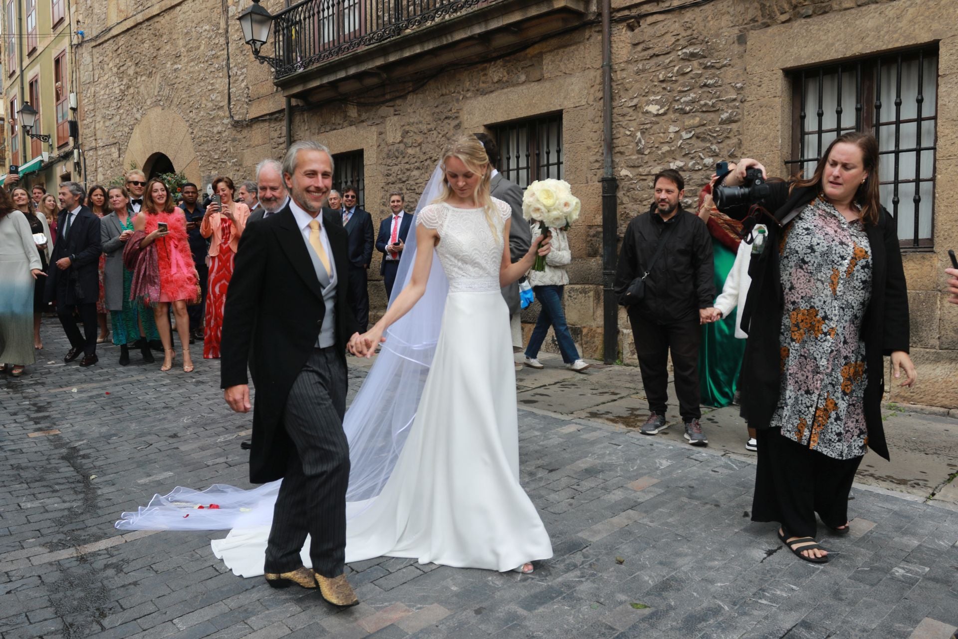 Los novios, tras finalizar la ceremonia religiosa.