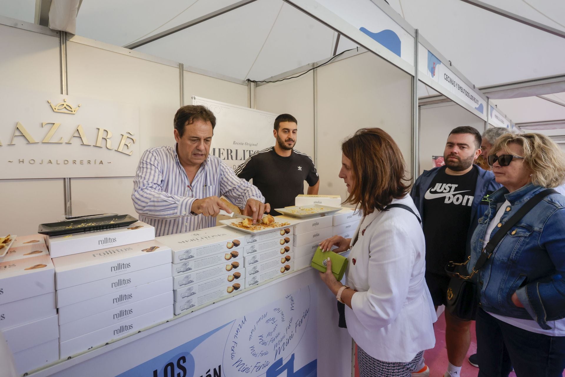 Asturias y León consolida su unión en Gijón: las imágenes del desfile de pendones