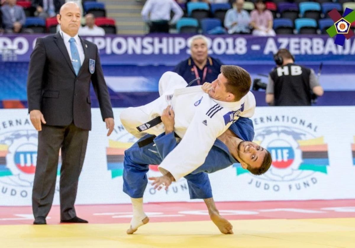 Raúl Camacho, en su papel de árbitro en una competición internacional de judo.