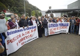 Protesta contra las listas de espera en el Hospital Álvarez Buylla.