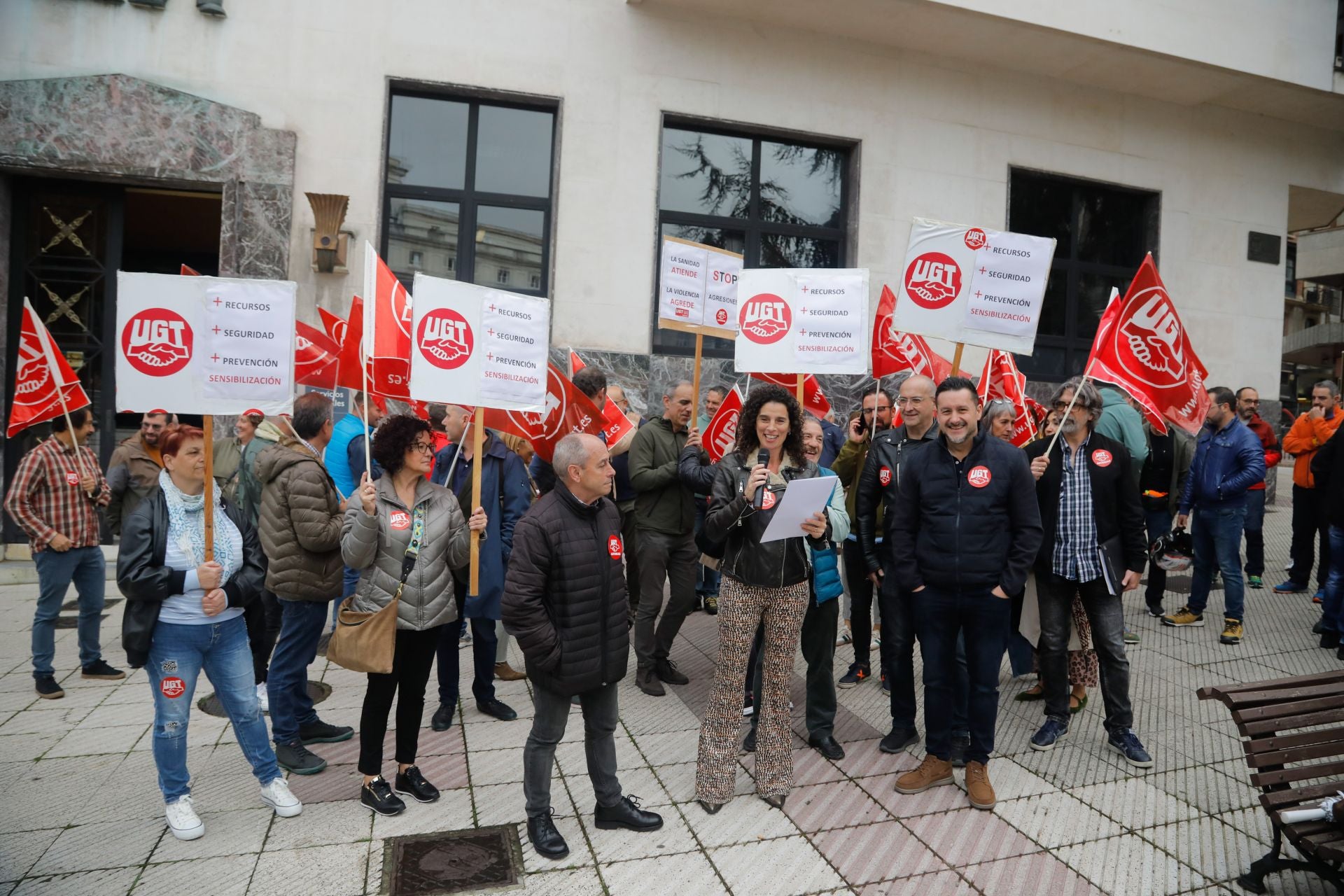 Movilización contra las 413 agresiones a sanitarios en Asturias: «Hay que decir basta»