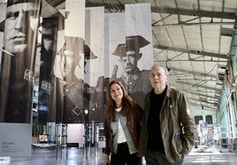 Joan Manuel Serrat, junto a su esposa Candela Tiffón en la exposición 'España x Magnum'.