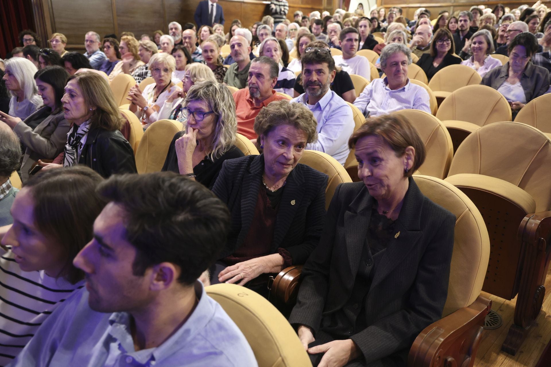 Los mejores momentos de la charla entre Joan Manuel Serrat e Iñaki Gabilondo en el Teatro Jovellanos