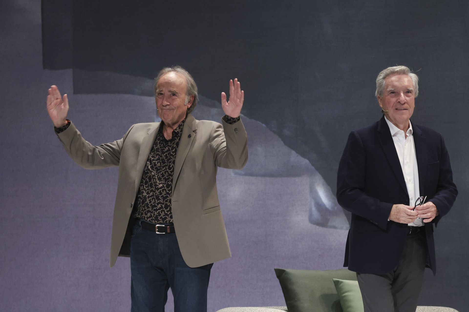 Los mejores momentos de la charla entre Joan Manuel Serrat e Iñaki Gabilondo en el Teatro Jovellanos