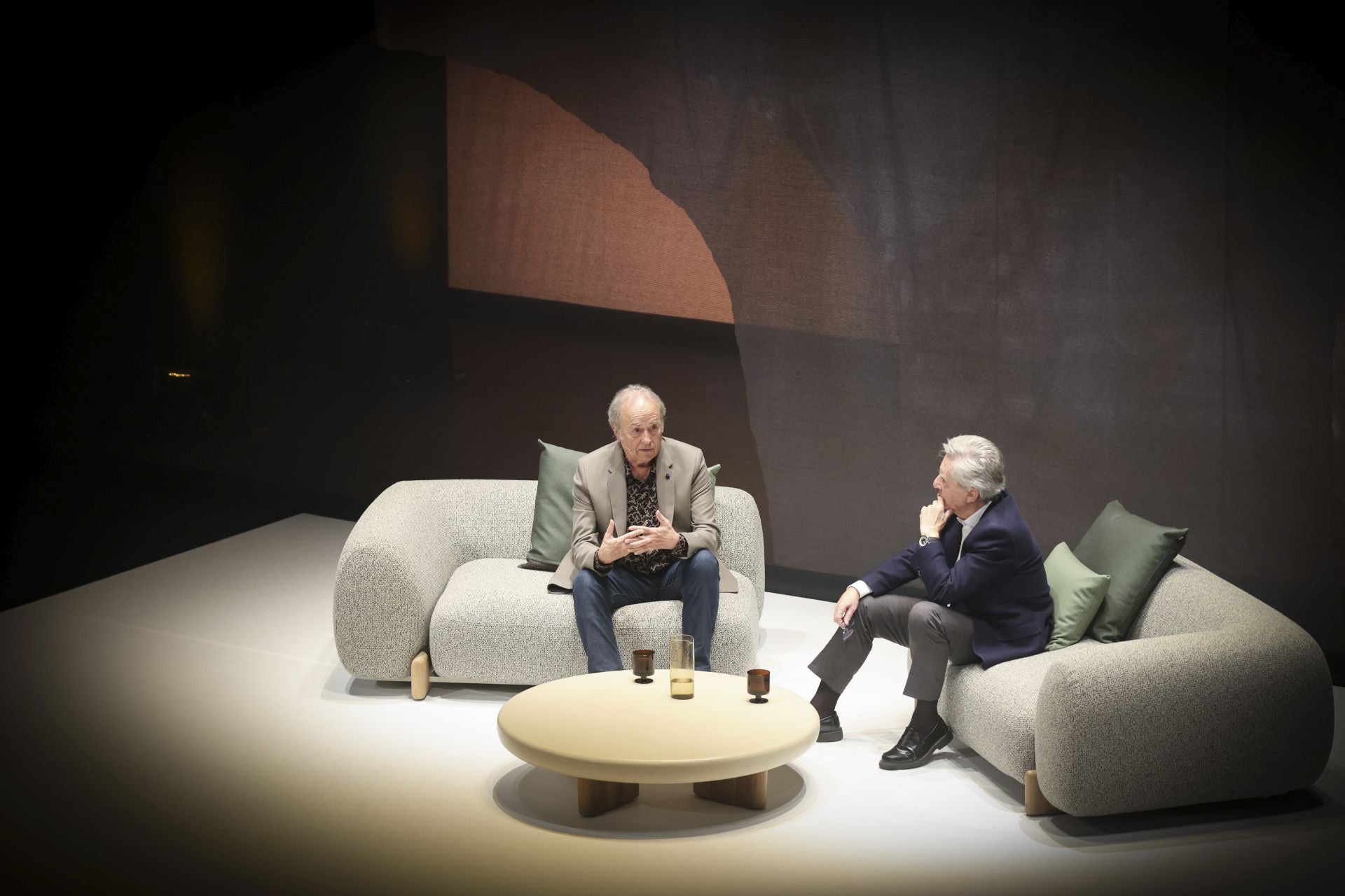 Los mejores momentos de la charla entre Joan Manuel Serrat e Iñaki Gabilondo en el Teatro Jovellanos