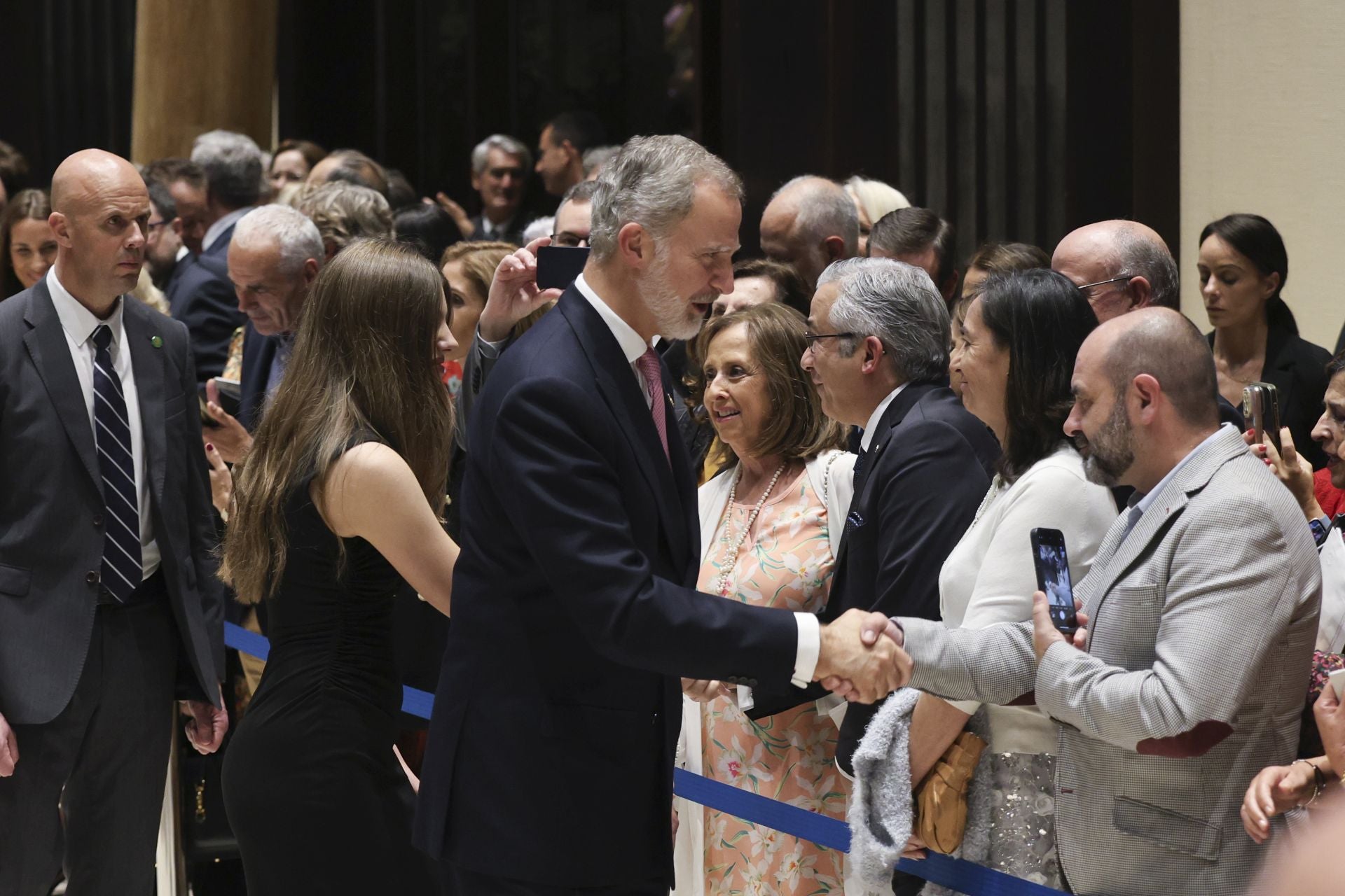 Los estilismos de la Familia Real en el concierto previo a los Premios Princesa de Asturias