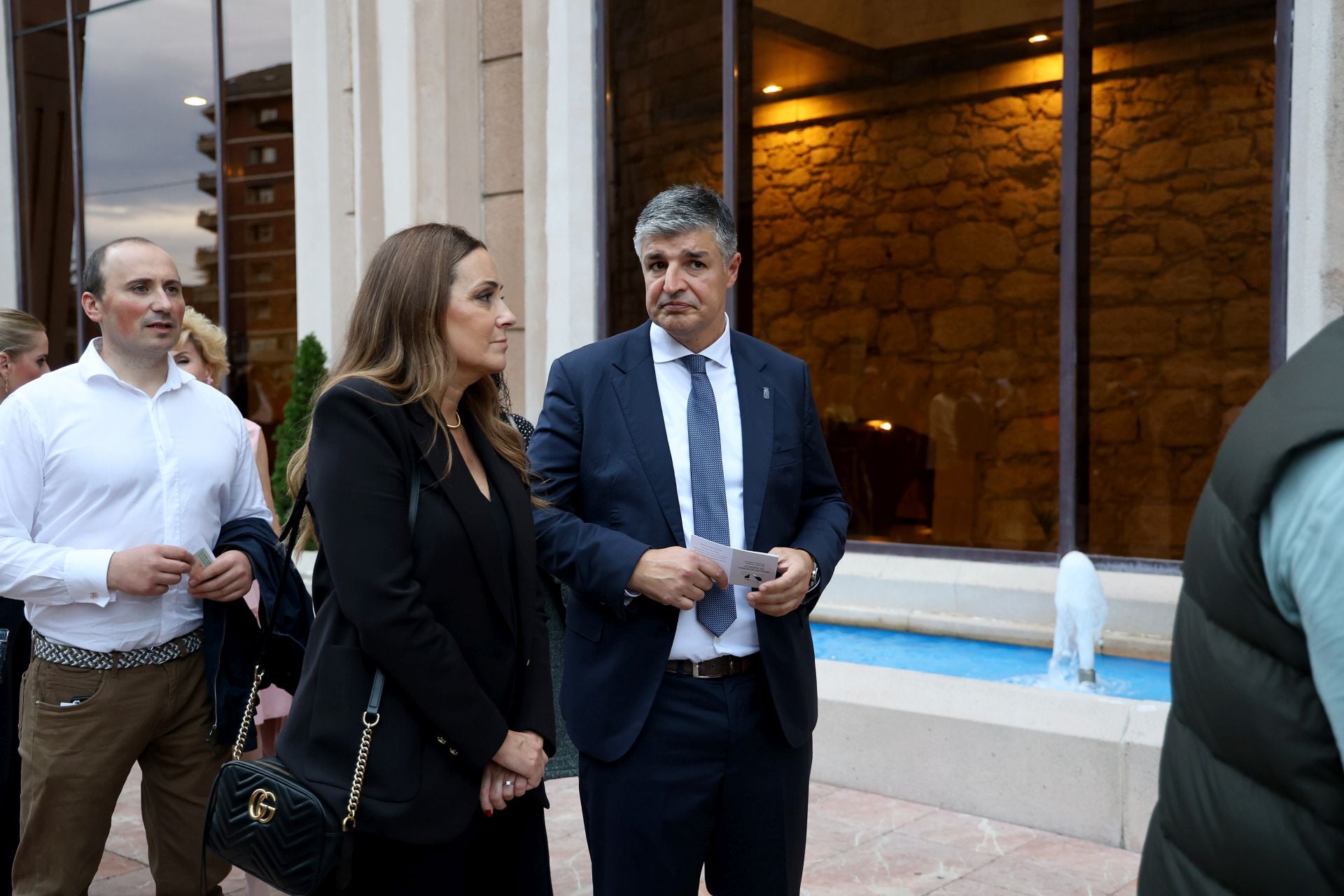 Elegancia y sobriedad entre los invitados al concierto previo a los Premios Princesa de Asturias