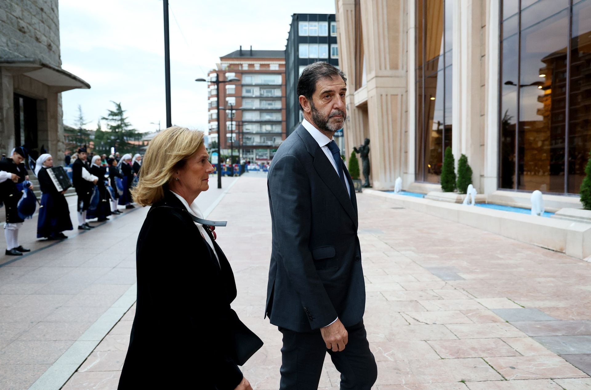 Elegancia y sobriedad entre los invitados al concierto previo a los Premios Princesa de Asturias