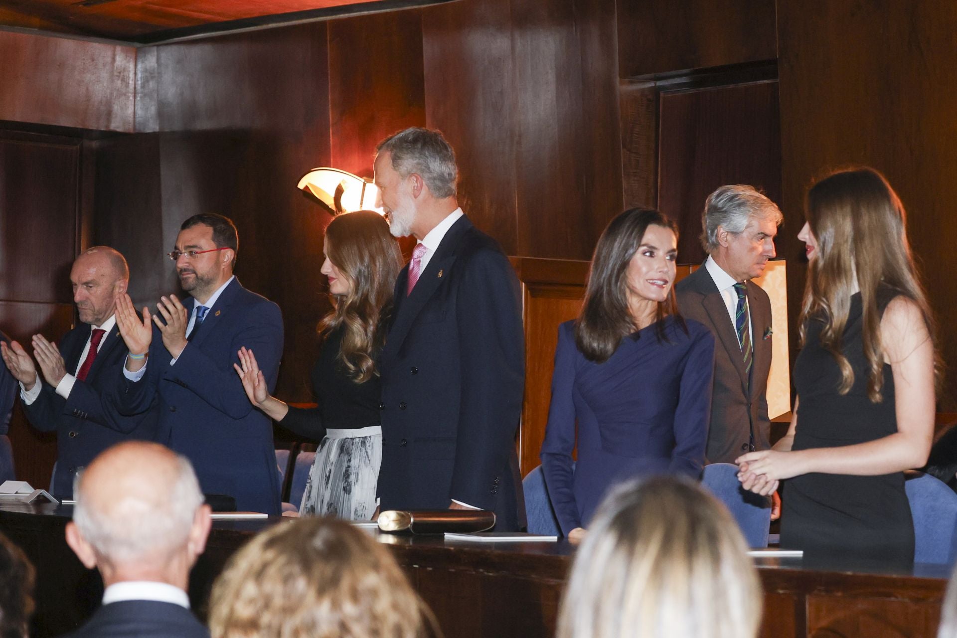 Los estilismos de la Familia Real en el concierto previo a los Premios Princesa de Asturias