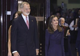 Los Reyes, Felipe VI y doña Letizia, en el Auditorio de Oviedo.