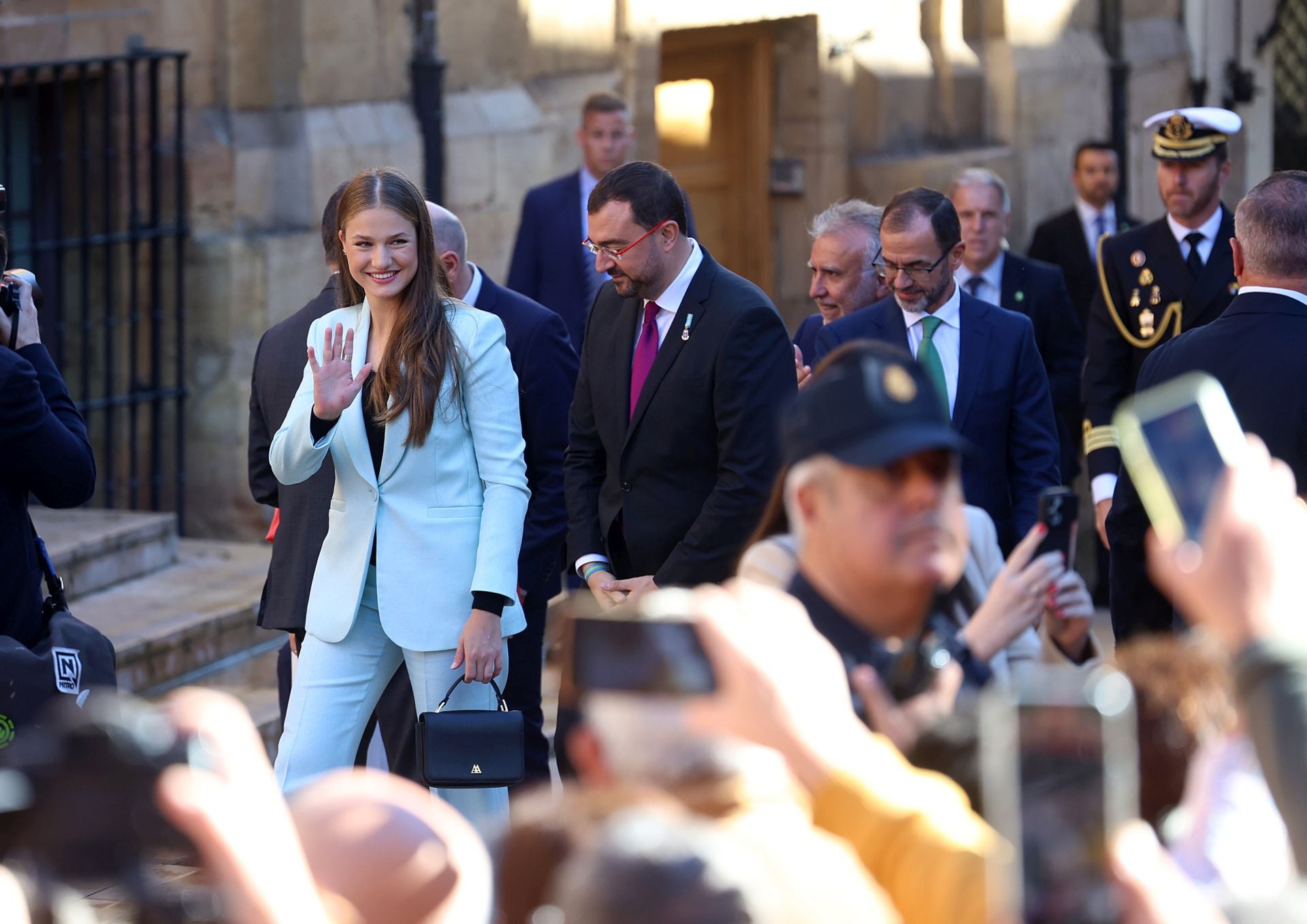 Multitudinario recibimiento a la Princesa Leonor en Oviedo