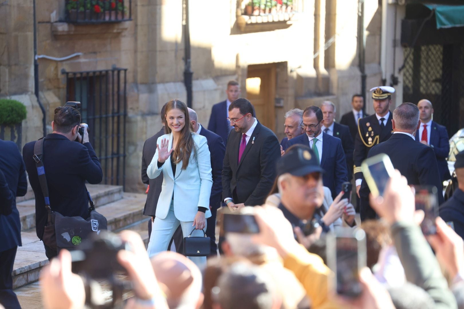 Multitudinario recibimiento a la Princesa Leonor en Oviedo