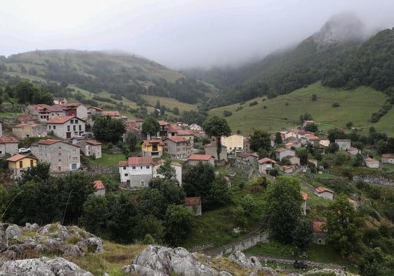 Sotres, Pueblo Ejemplar de Asturias 2024, está enclavado en el Parque Nacional de Picos de Europa.