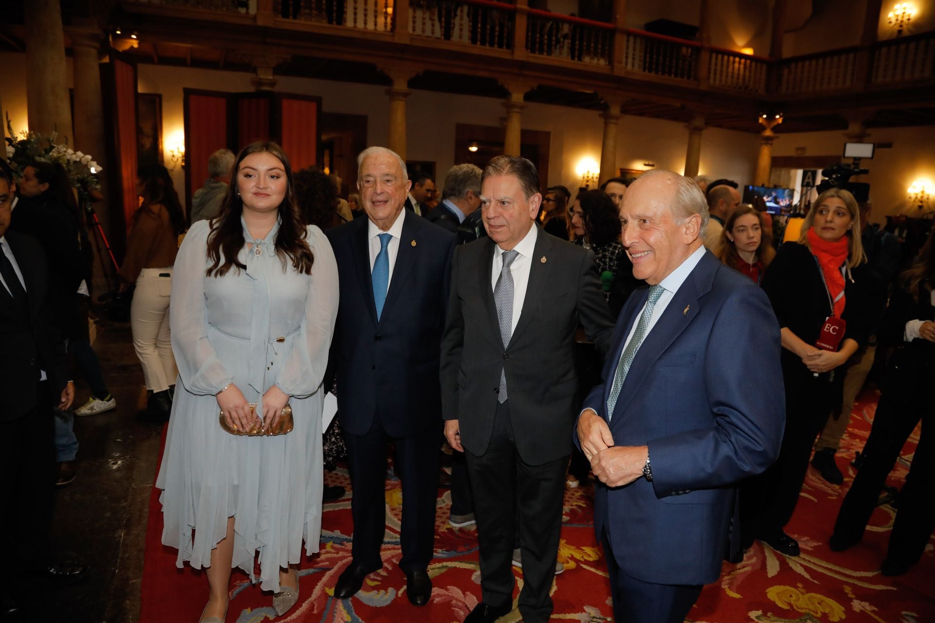 Ambiente empresarial y de autoridades en el Hotel Reconquista