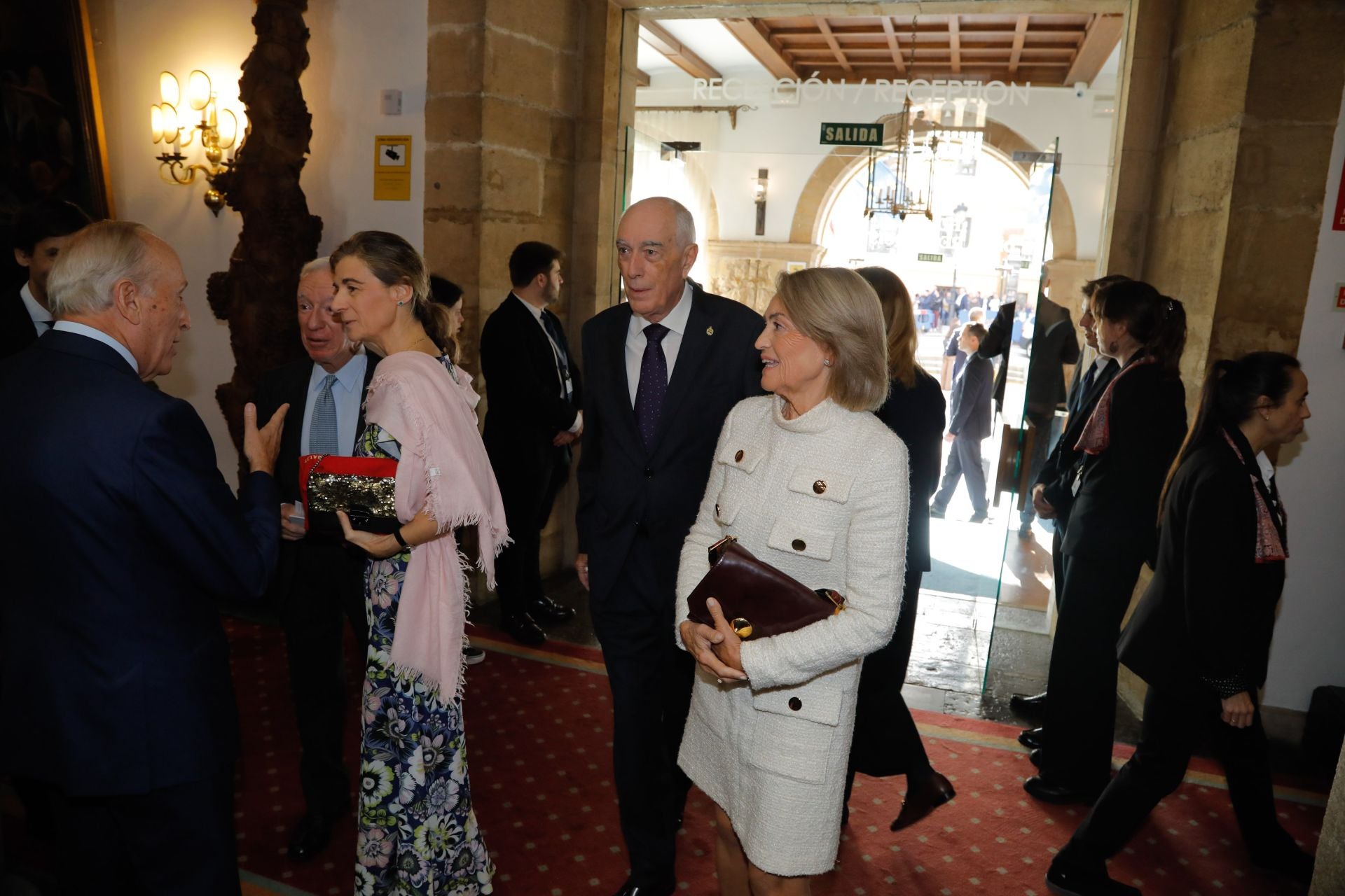 Ambiente empresarial y de autoridades en el Hotel Reconquista