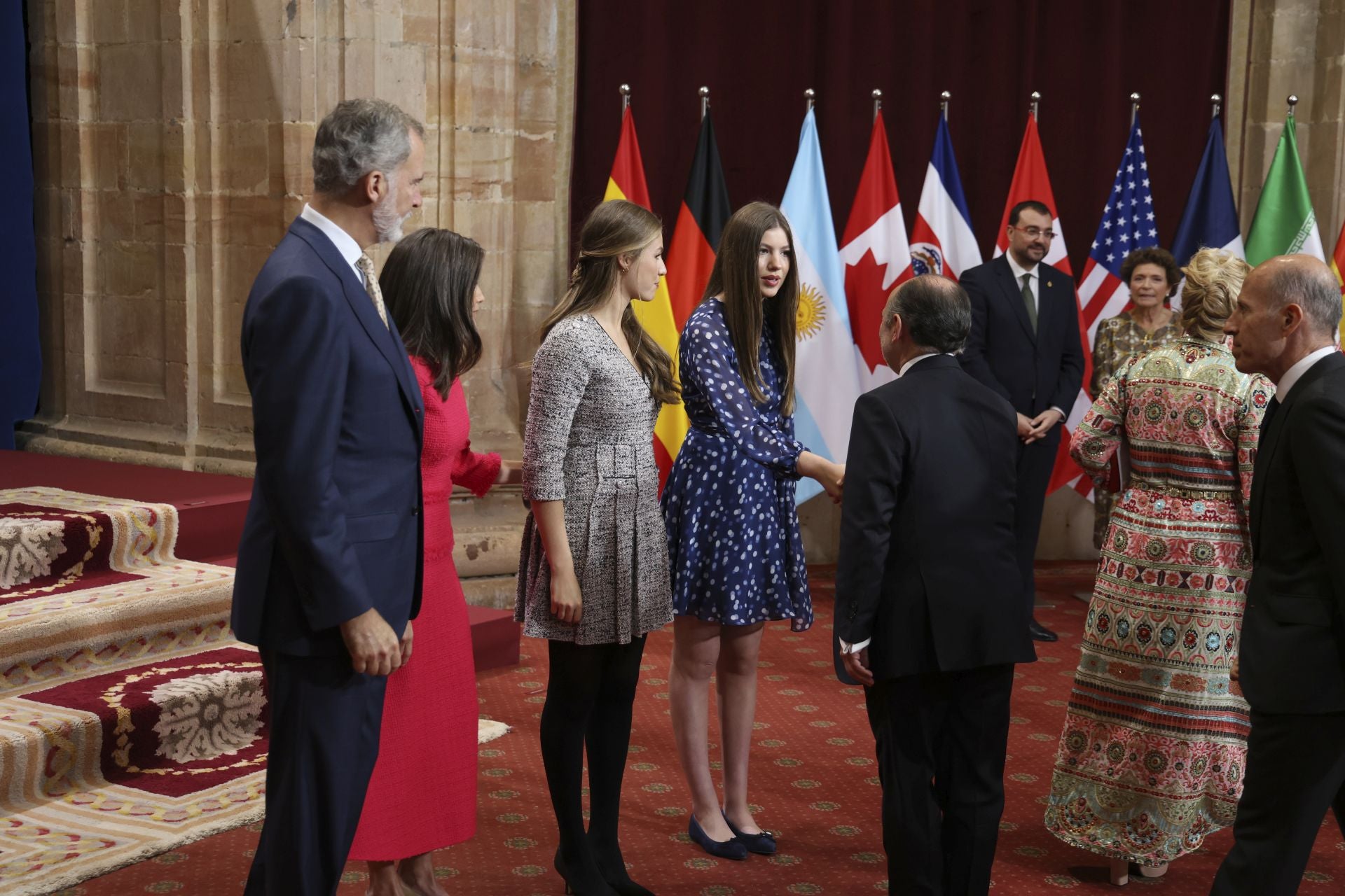 Sonrisas y cercanía: las imágenes de las audiencias de la Familia Real en el Reconquista