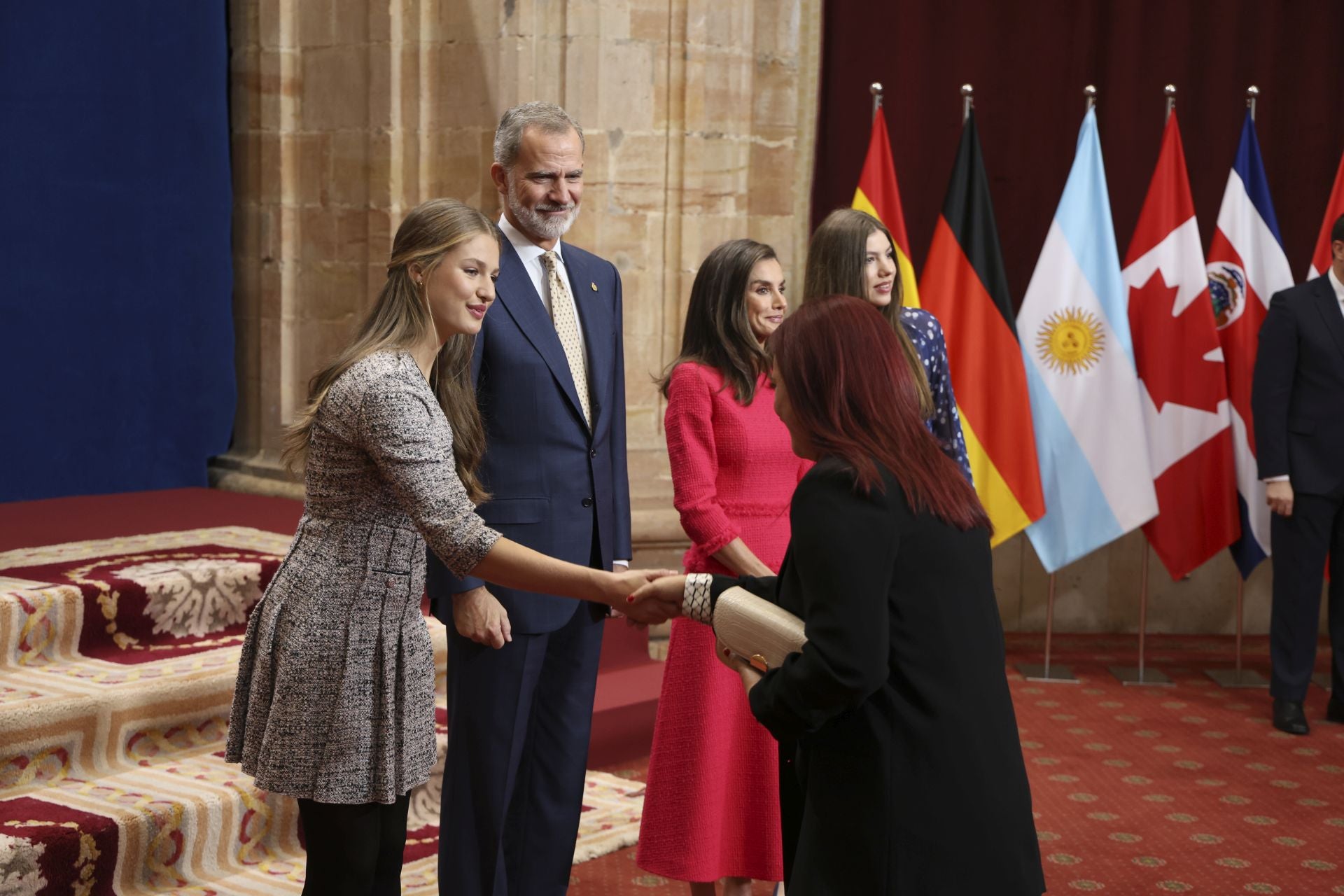 Sonrisas y cercanía: las imágenes de las audiencias de la Familia Real en el Reconquista
