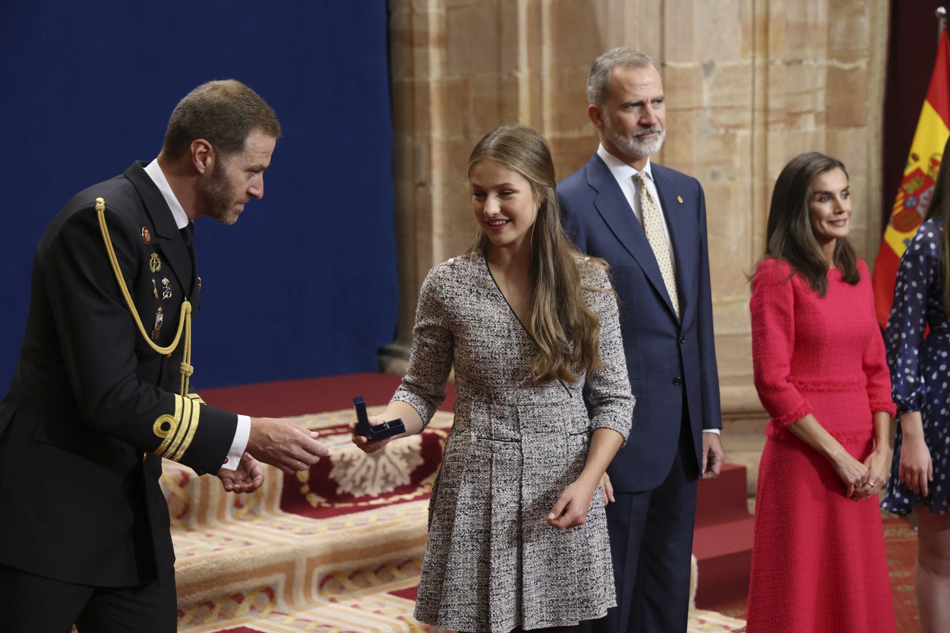 Sonrisas y cercanía: las imágenes de las audiencias de la Familia Real en el Reconquista