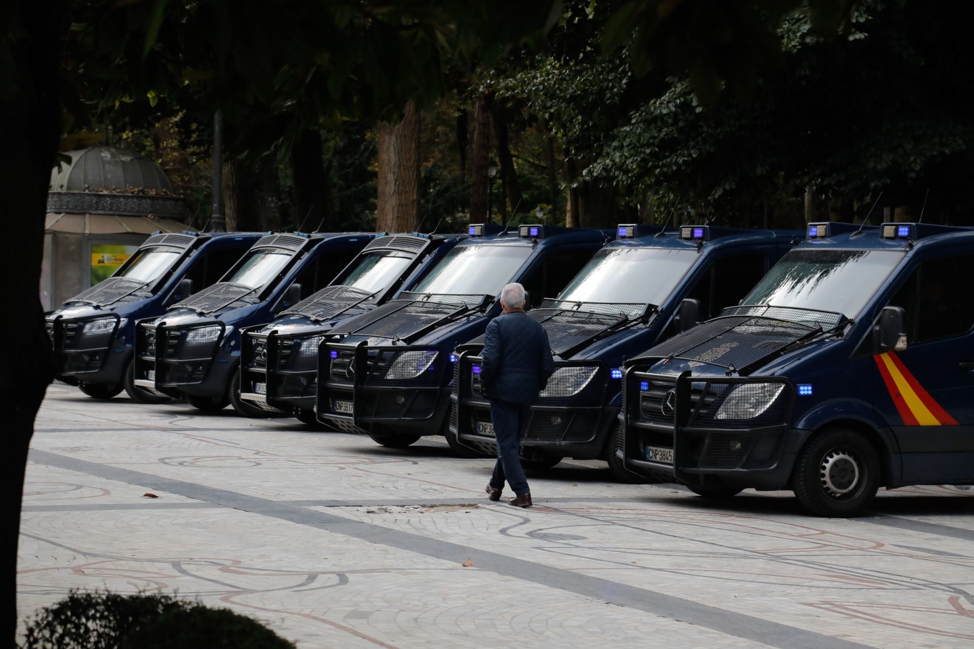 Gran expectación y mucha seguridad a las puertas del Campoamor