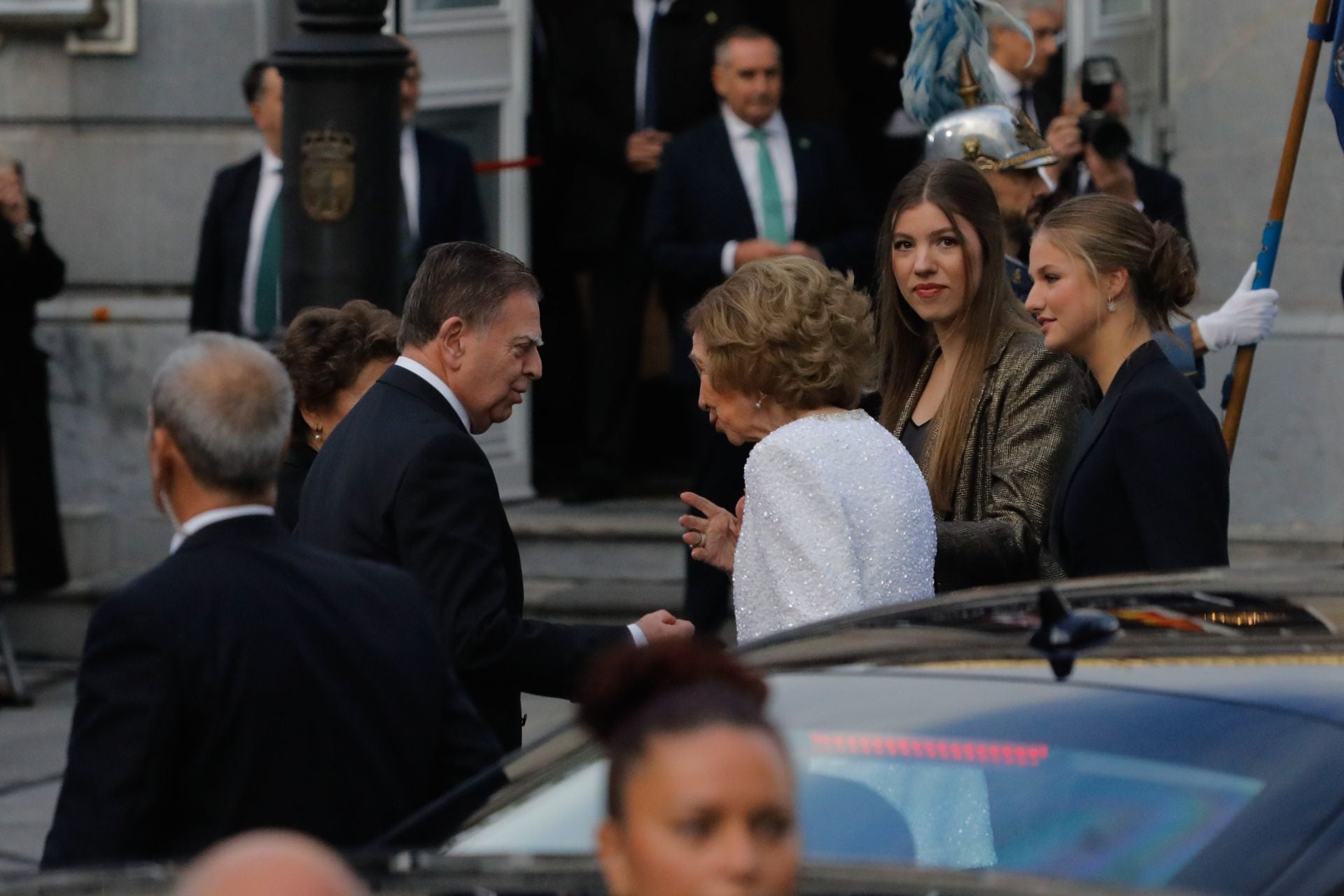 Los &#039;looks&#039; de la Reina Letizia, la Princesa Leonor y la Infanta Sofía en los Premios