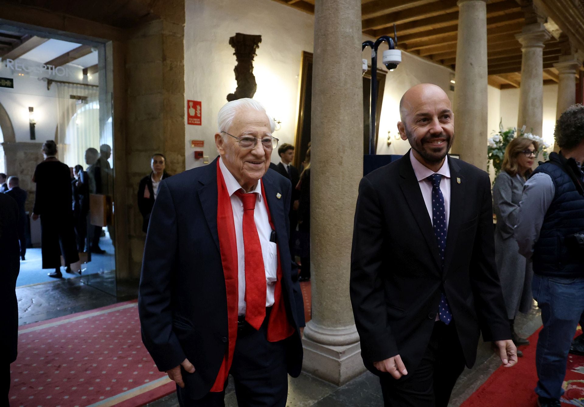 Ambiente empresarial y de autoridades en el Hotel Reconquista