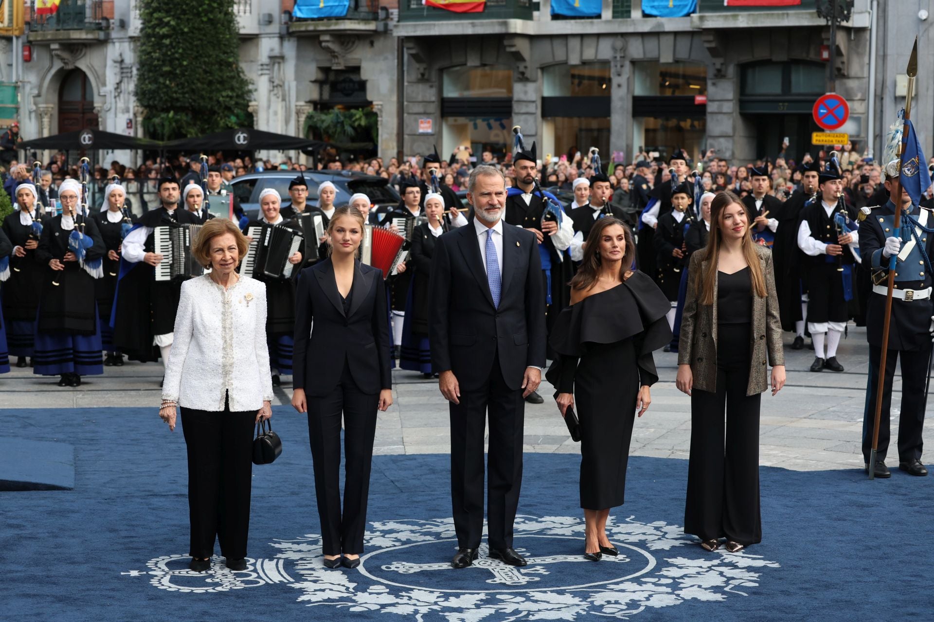 Los &#039;looks&#039; de la Reina Letizia, la Princesa Leonor y la Infanta Sofía en los Premios