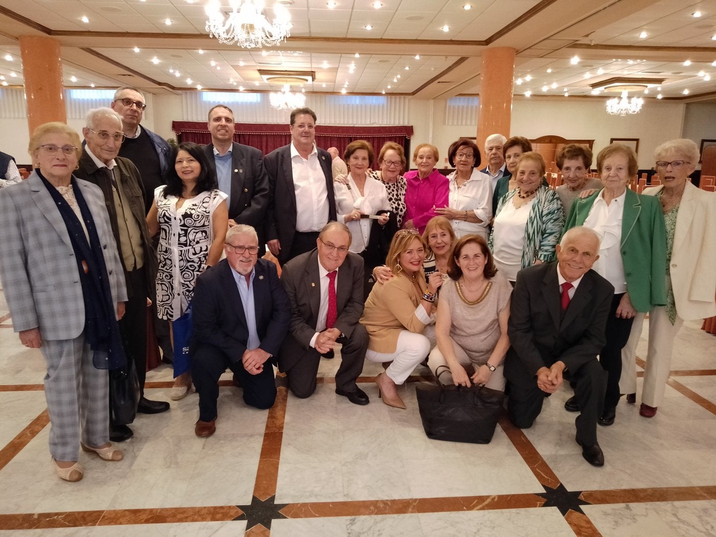 Socios de la Casa de León asistentes a la comida de sus fiestas en el hotel Begoña Park.