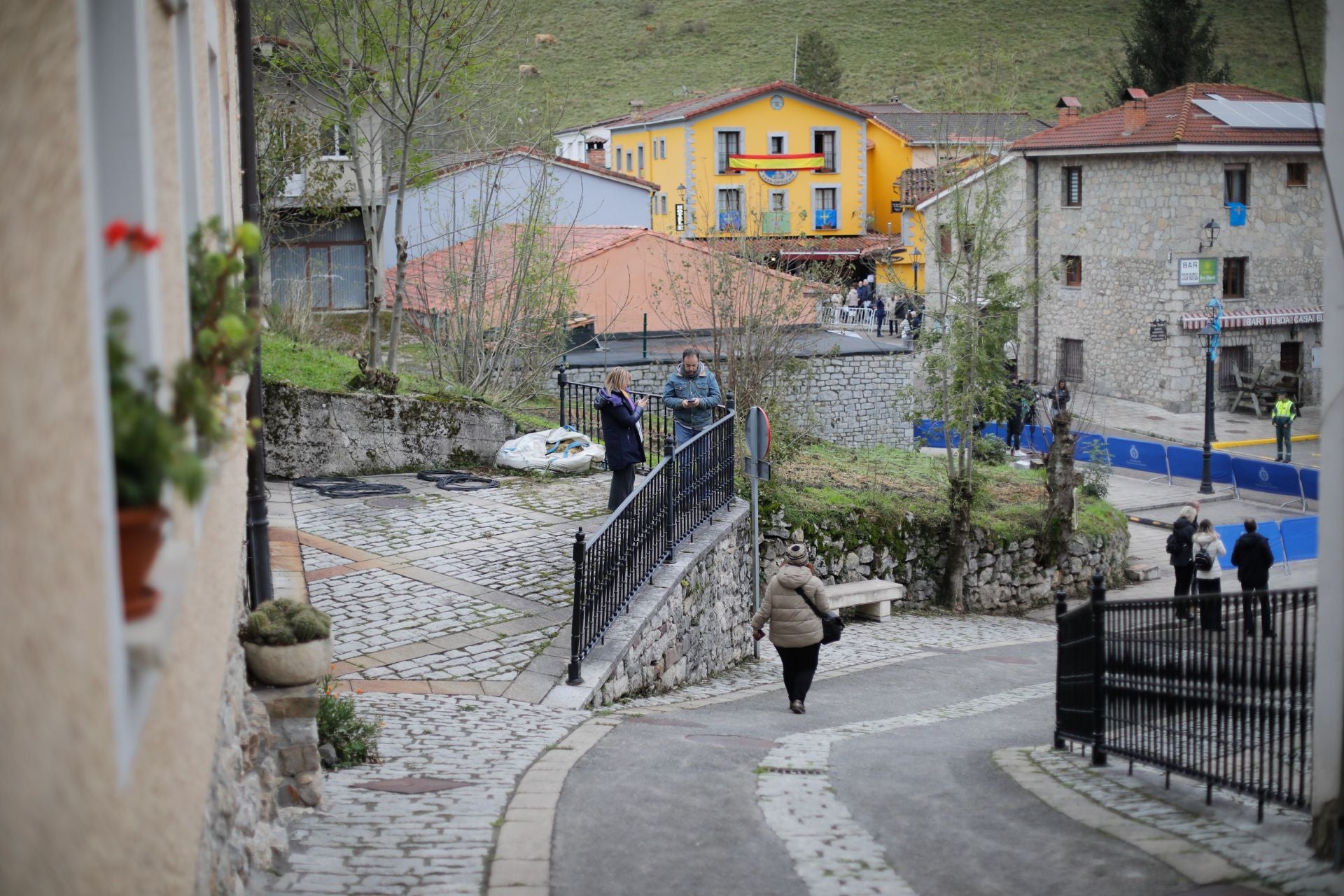 Sotres, pletórico: la visita real al Pueblo Ejemplar de Asturias, en imágenes