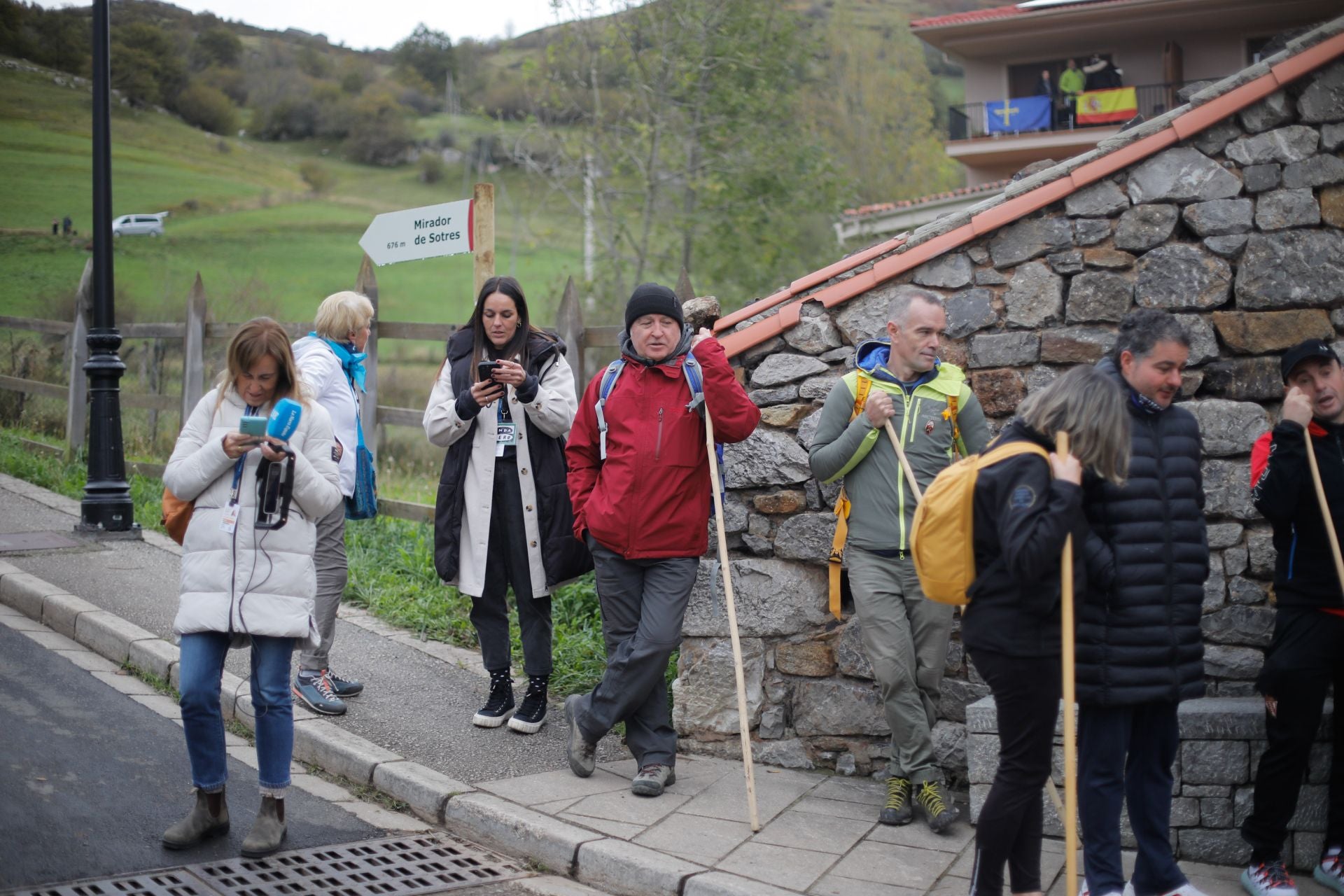 Sotres, pletórico: la visita real al Pueblo Ejemplar de Asturias, en imágenes