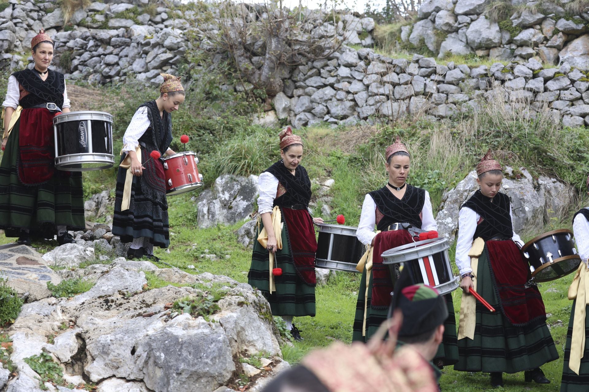 Sotres, pletórico: la visita real al Pueblo Ejemplar de Asturias, en imágenes