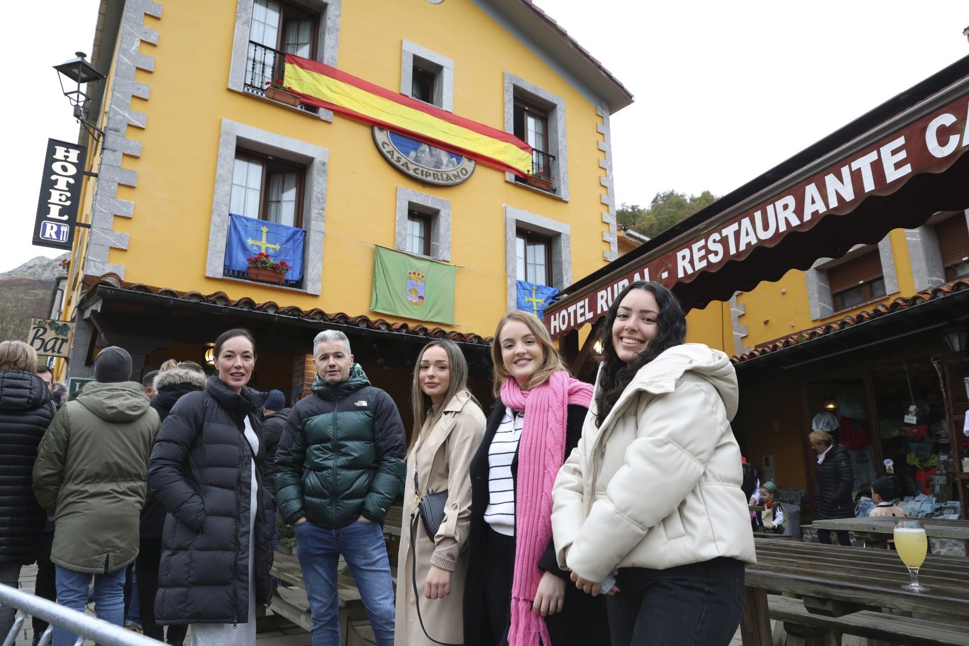 Sotres, pletórico: la visita real al Pueblo Ejemplar de Asturias, en imágenes