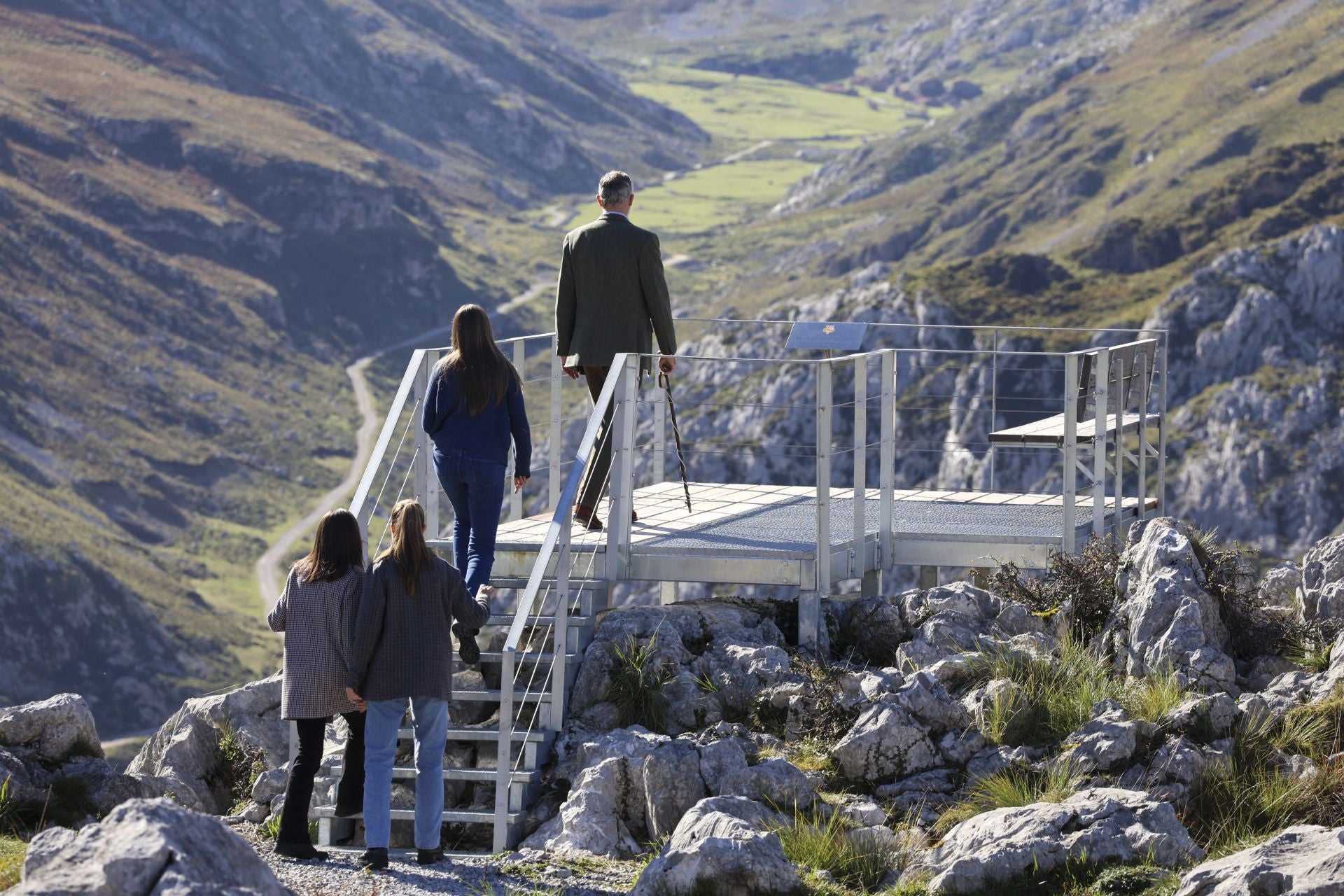 Sotres, pletórico: la visita real al Pueblo Ejemplar de Asturias, en imágenes