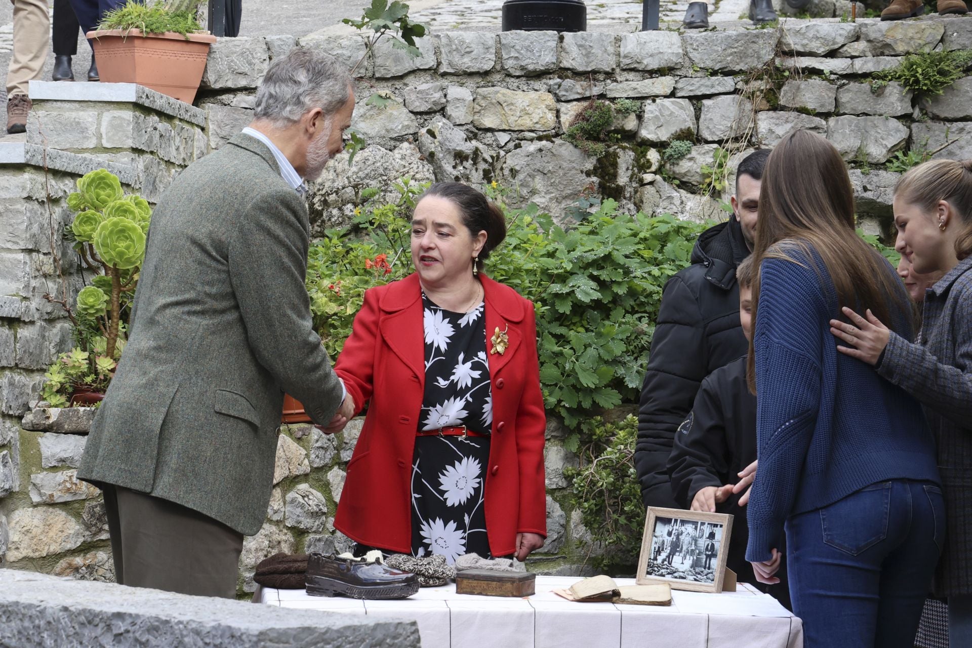 Sotres, pletórico: la visita real al Pueblo Ejemplar de Asturias, en imágenes