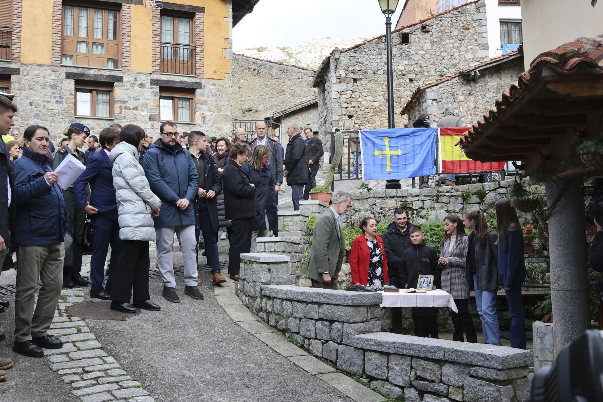 Sotres, pletórico: la visita real al Pueblo Ejemplar de Asturias, en imágenes