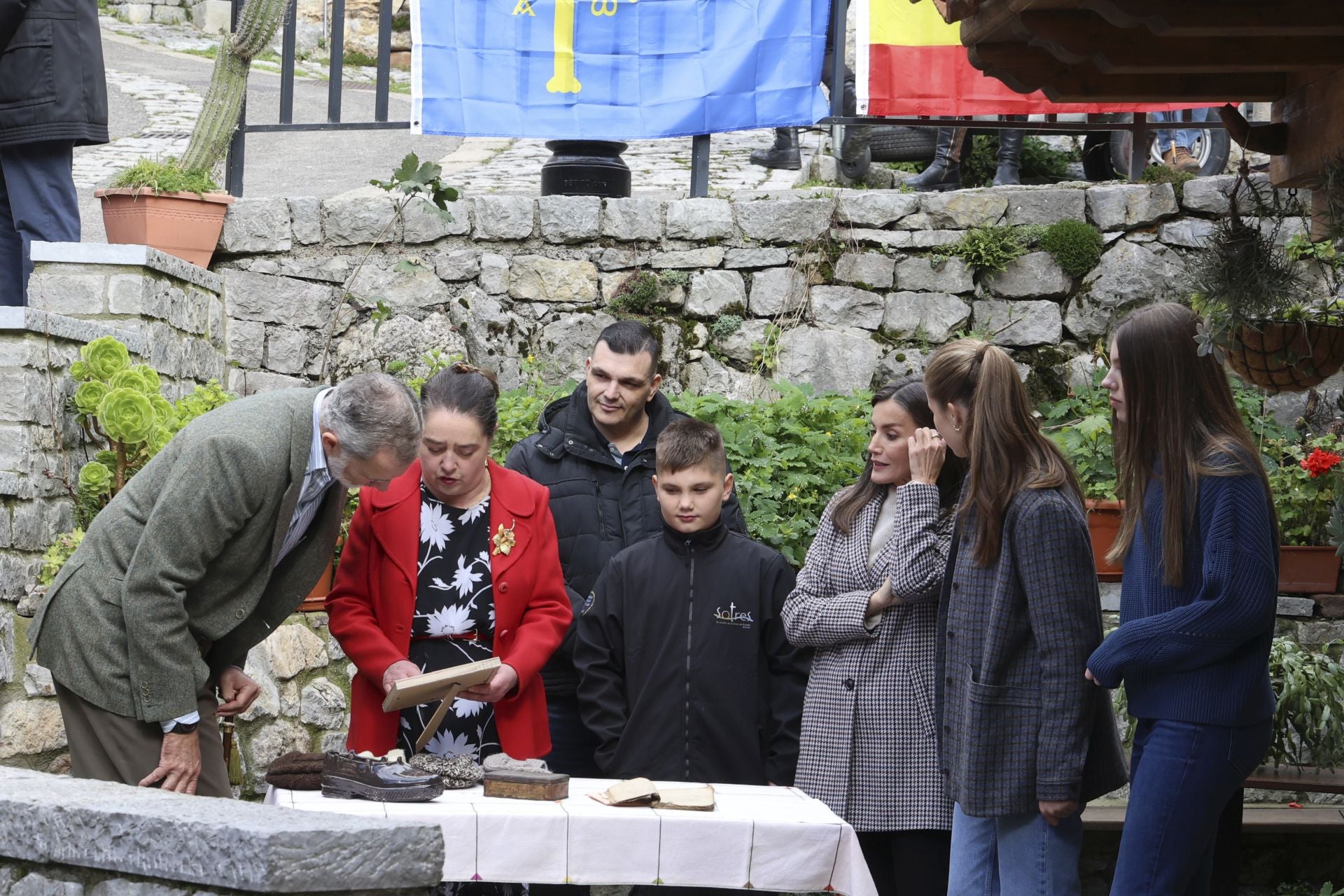 Sotres, pletórico: la visita real al Pueblo Ejemplar de Asturias, en imágenes