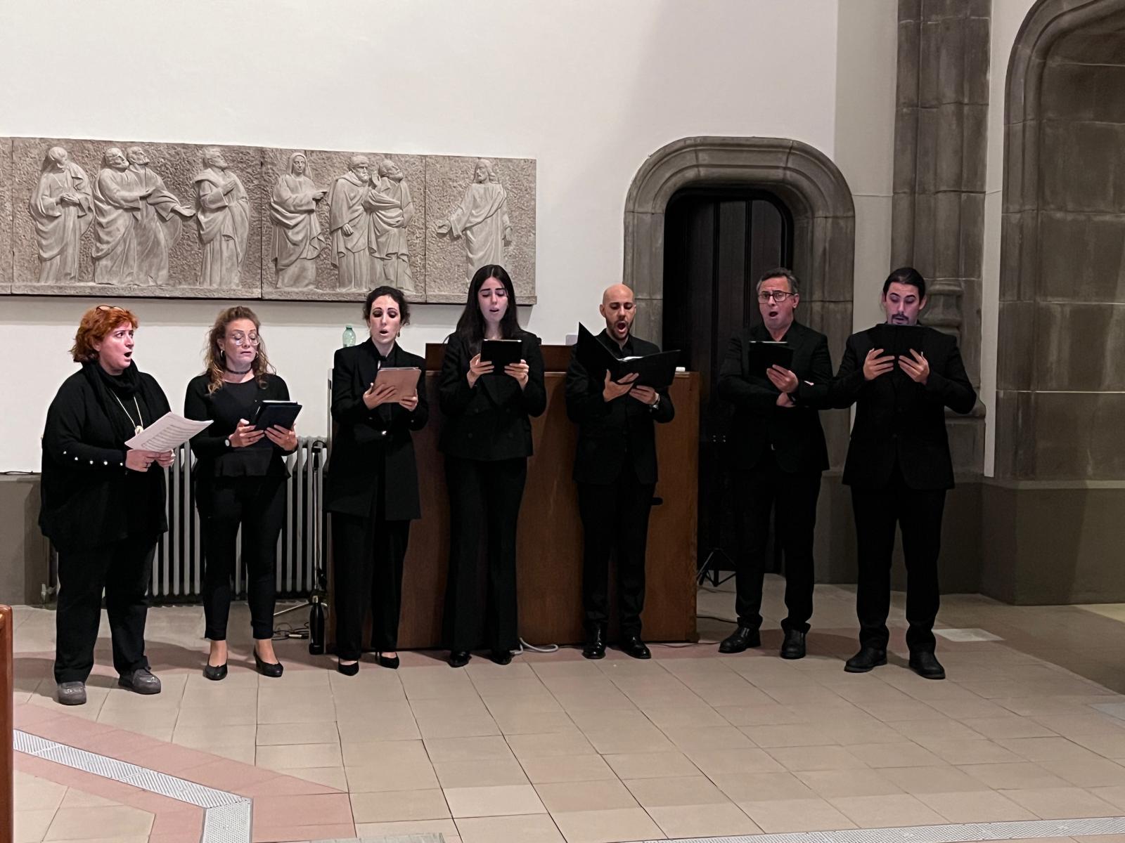 La iglesia de San Lorenzo, en Gijón, reabre tras un cambio de cara