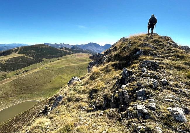 «Ofrecer actividades y talleres accesibles a todos los públicos que además de ayudar a conocer mejor Somiedo también sumen a la hora de adquirir conocimientos para salir a la montaña de forma autónoma» explican desde la organización