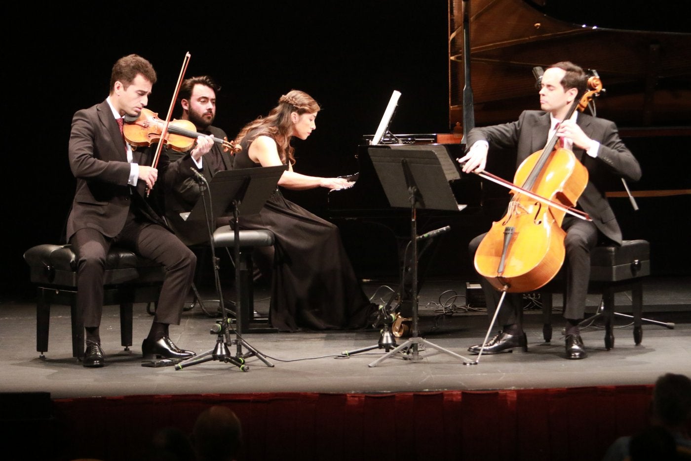 El Trío Berenson ofreció anoche un aplaudido concierto en el Teatro Jovellanos.