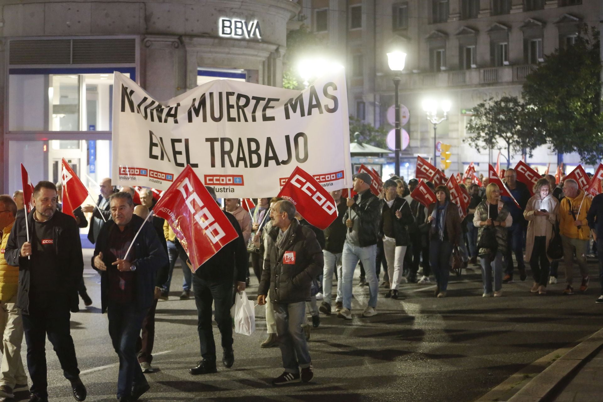 Las imágenes que deja la manifestación contra la siniestralidad laboral en Asturias