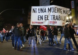 Las imágenes que deja la manifestación contra la siniestralidad laboral en Asturias