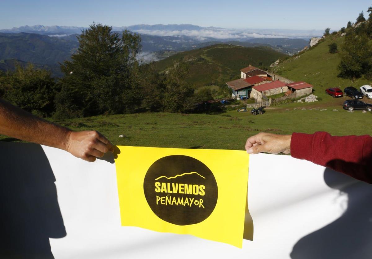 Pancarta en contra del proyecto de investigación minera.