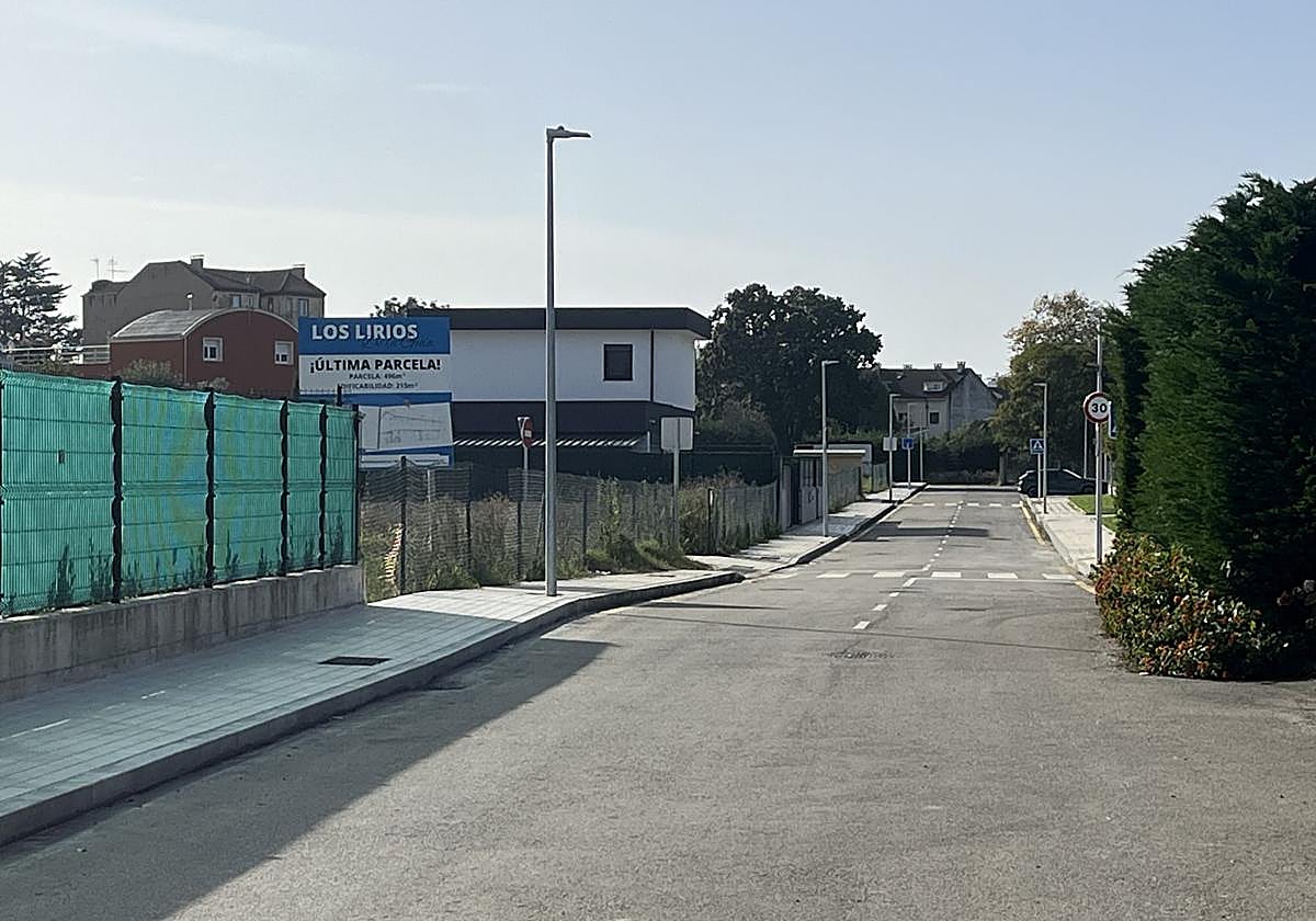 Lugar del incidente, en el camino de los Lirios, a escasa distancia del Club de Tenis, en Gijón.