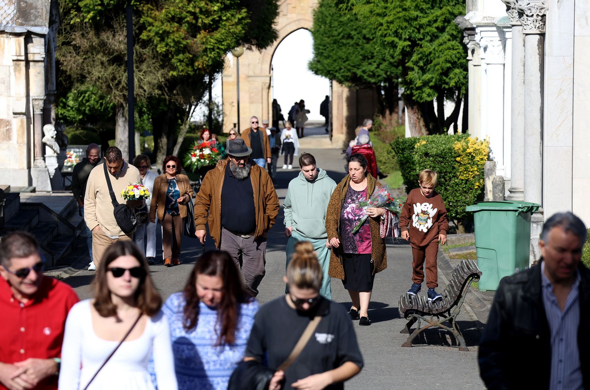 En fotos: Así ha sido la jornada de recuerdo en los cementerios asturianos