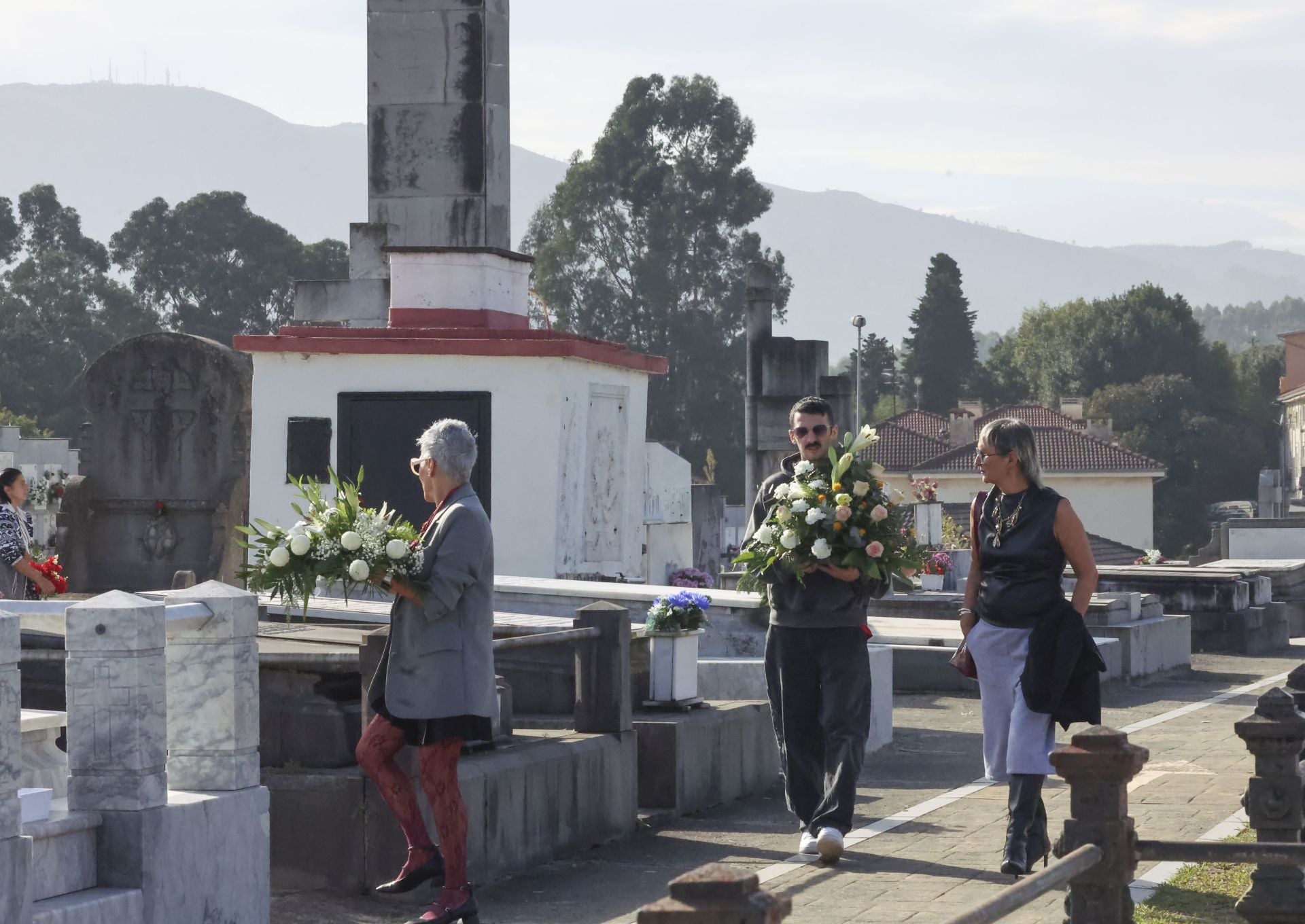 En fotos: Así ha sido la jornada de recuerdo en los cementerios asturianos