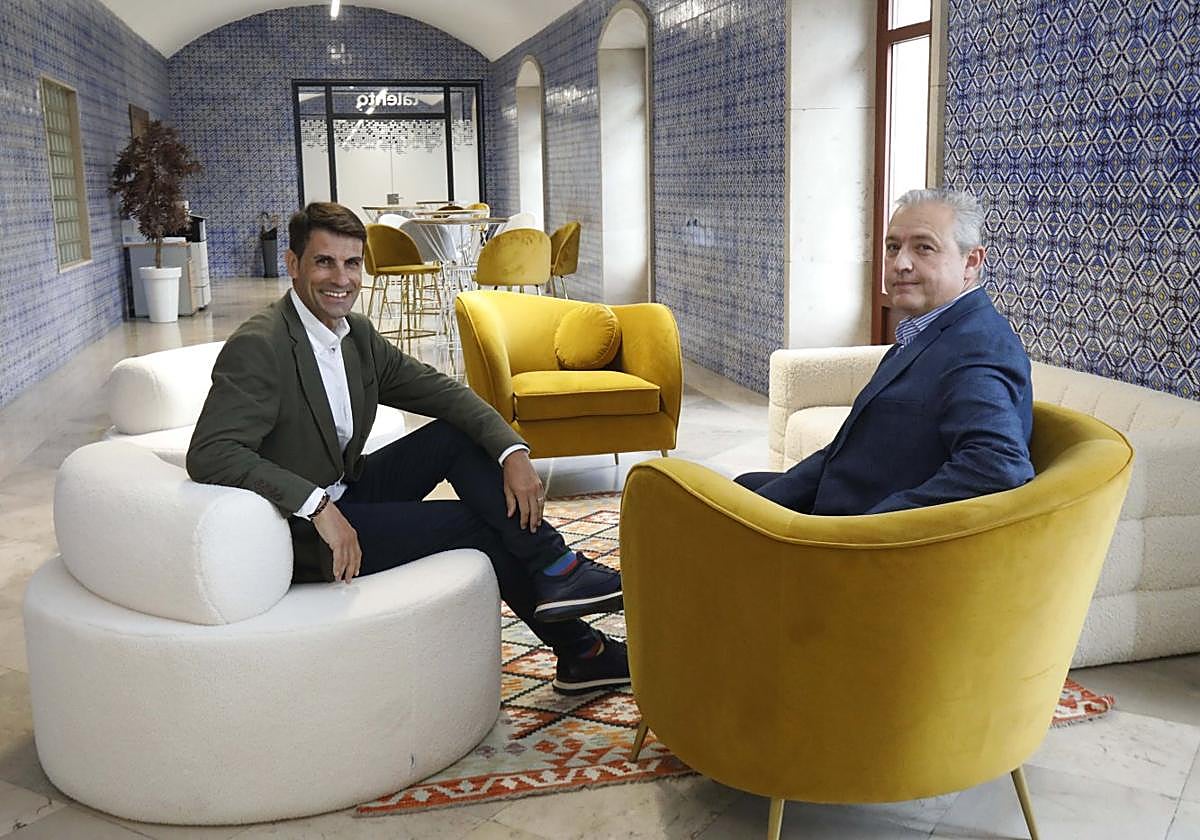 Orlando López, CEO, y Tomás Reinares, responsable de I+D+i, en la nueva sede gijonesa de Talento.