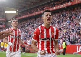 Gaspar celebra con rabia su gol ante el fondo Norte.