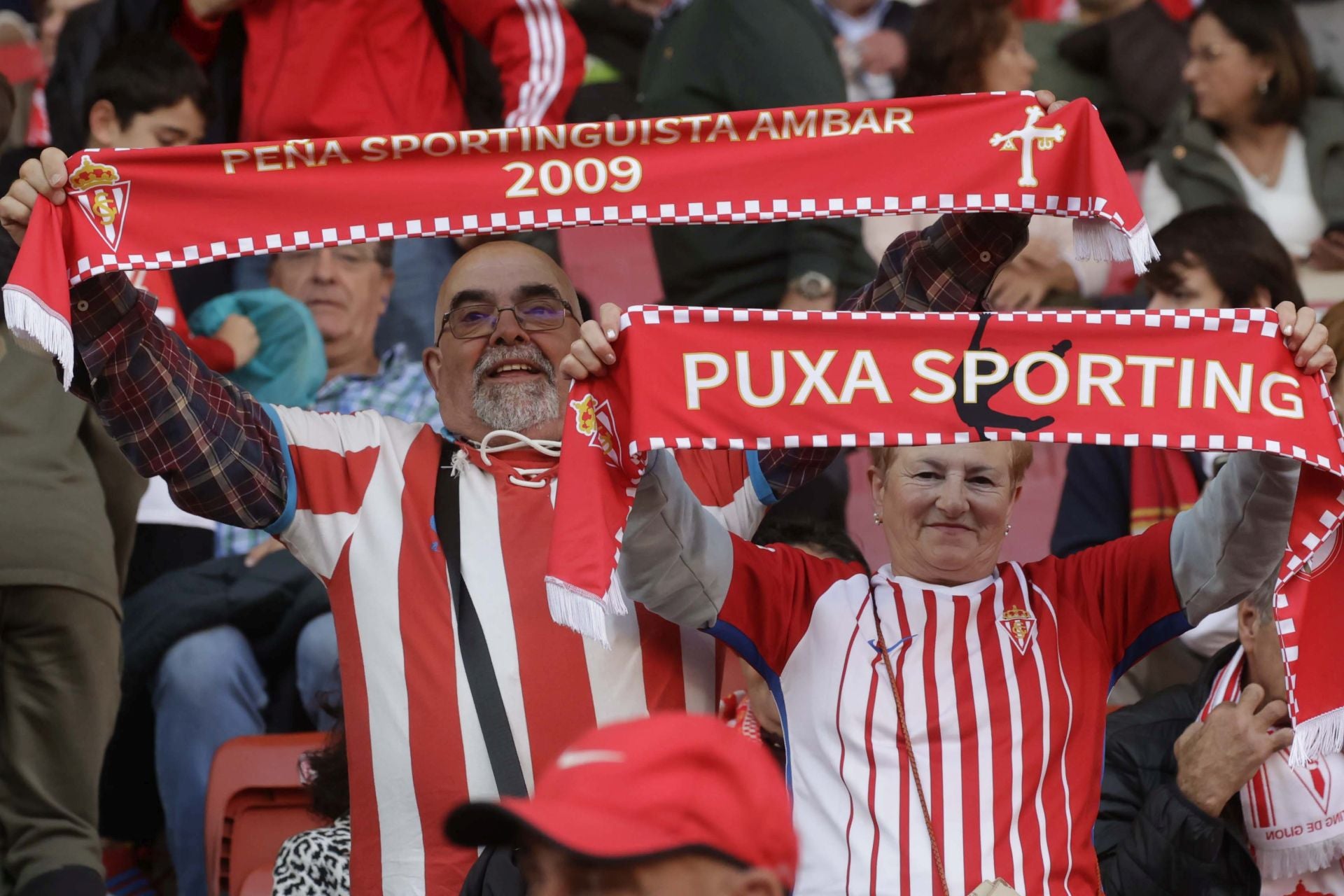 Fotos: ¿Estuviste en el Sporting - Cádiz en El Molinón? ¡Búscate!