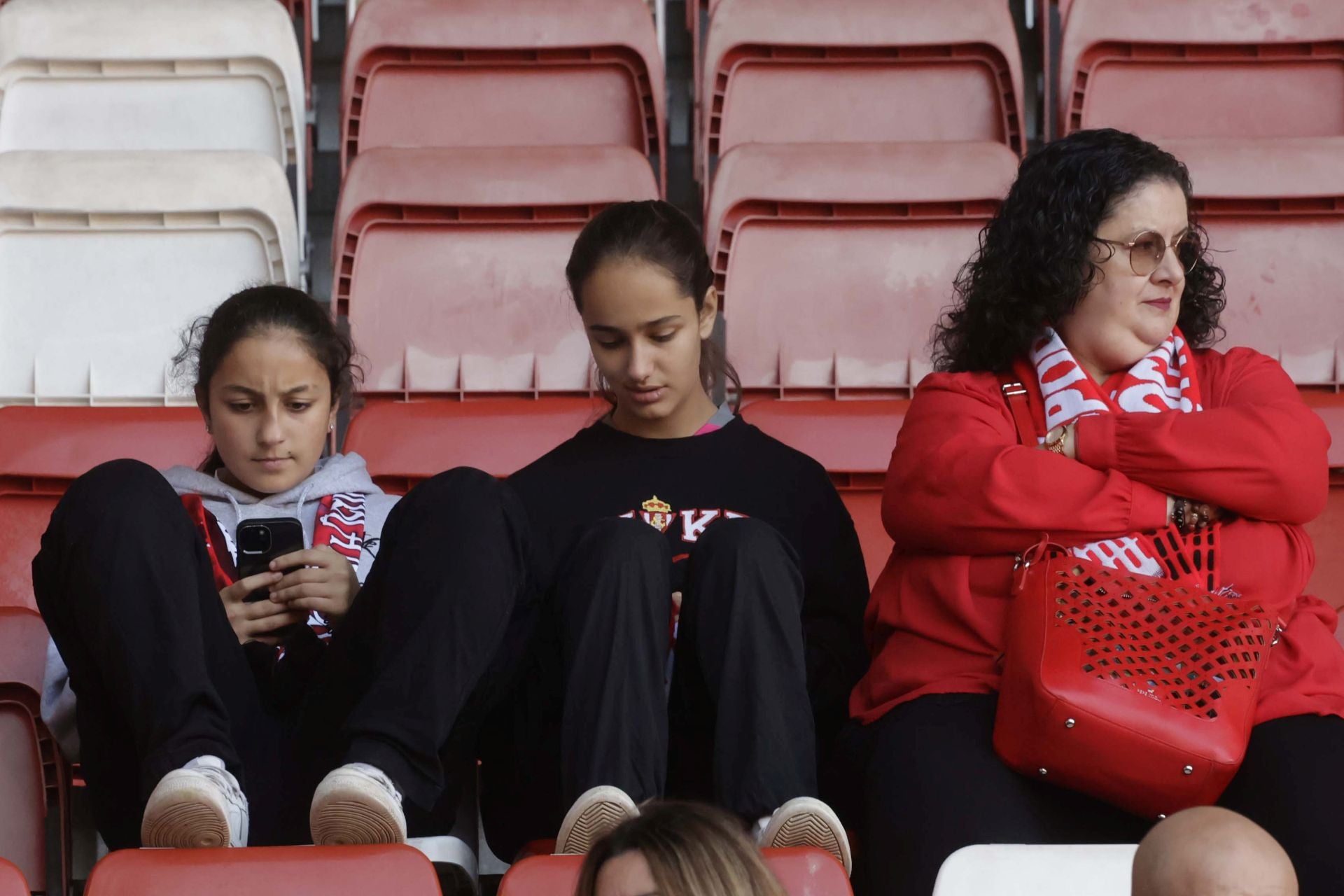 Fotos: ¿Estuviste en el Sporting - Cádiz en El Molinón? ¡Búscate!