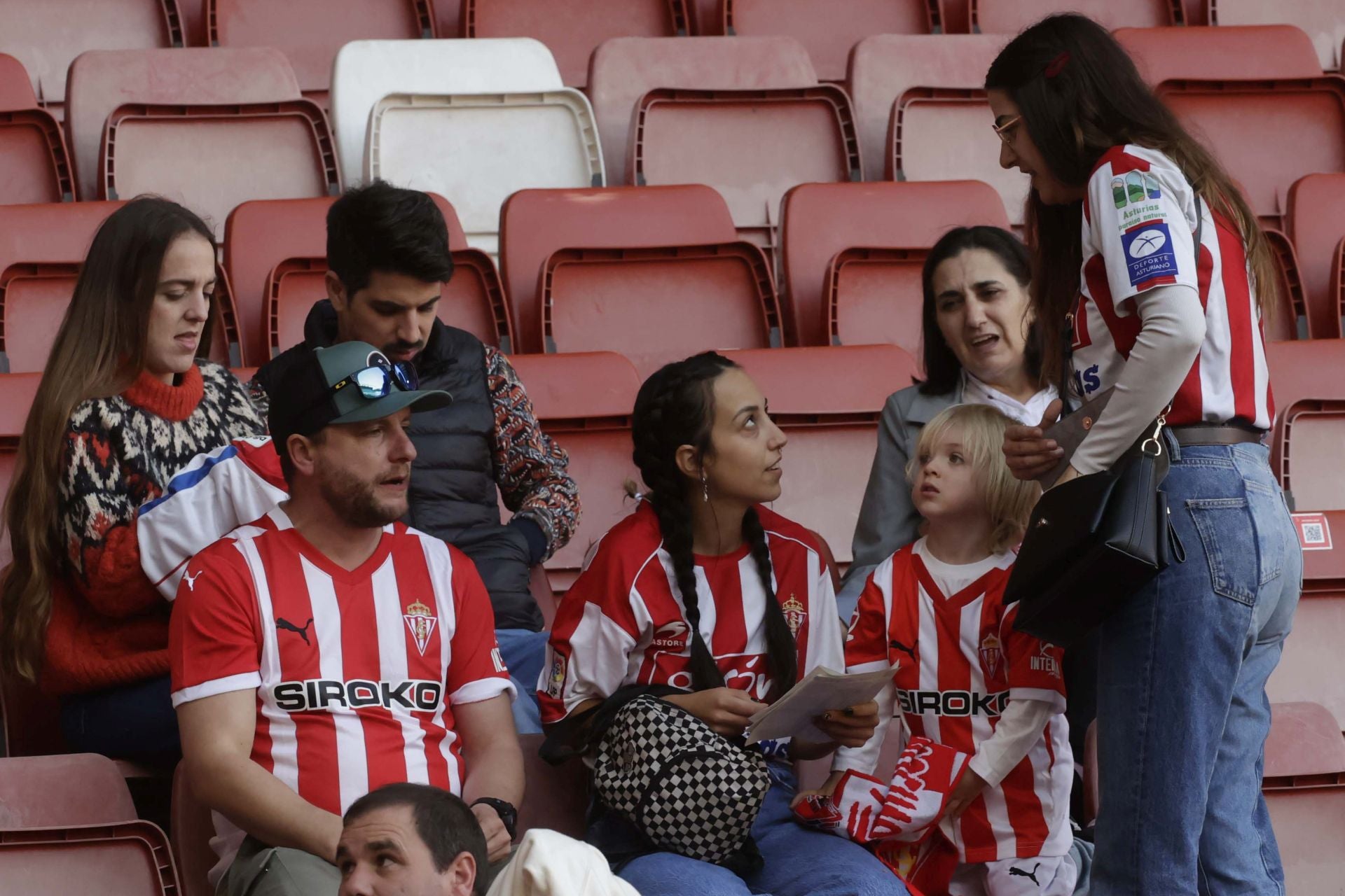 Fotos: ¿Estuviste en el Sporting - Cádiz en El Molinón? ¡Búscate!